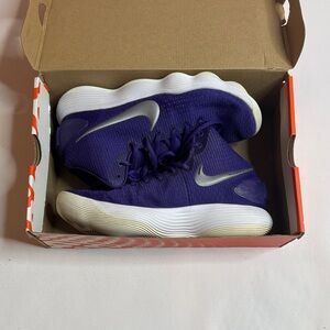 Nike Women’s Nike Hyper Dunk High Basketball Shoes